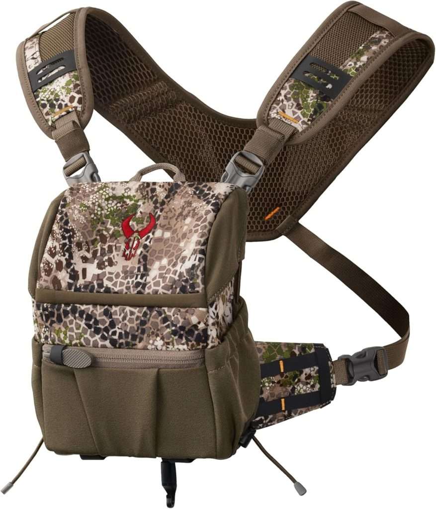 Backpack for binoculars in camo colors.