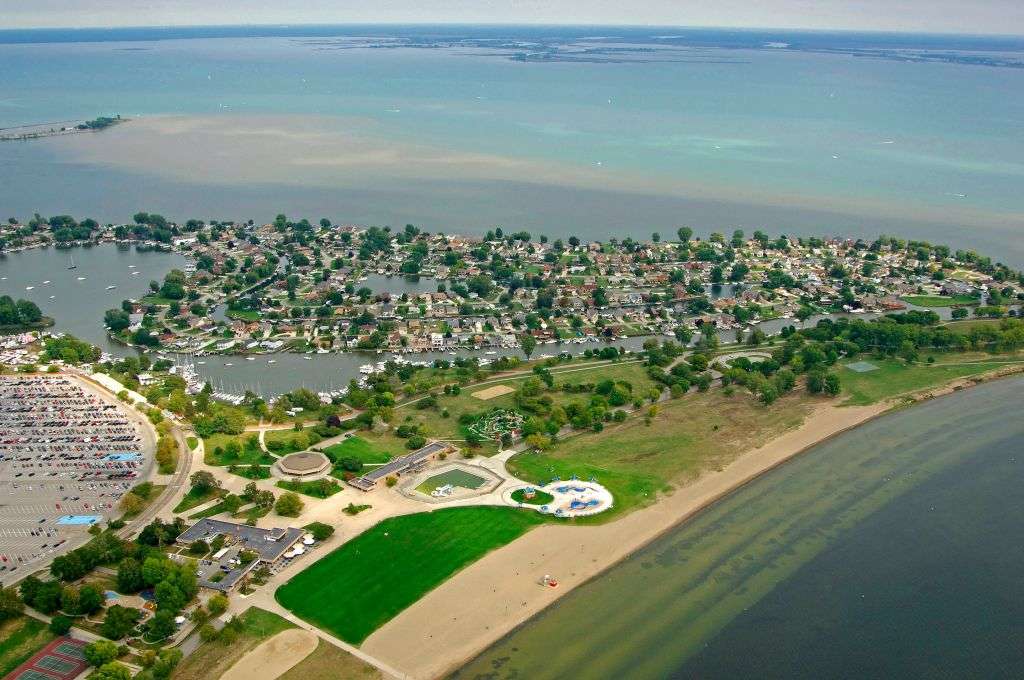 Michigan Lake St. Clair Metropark Scene