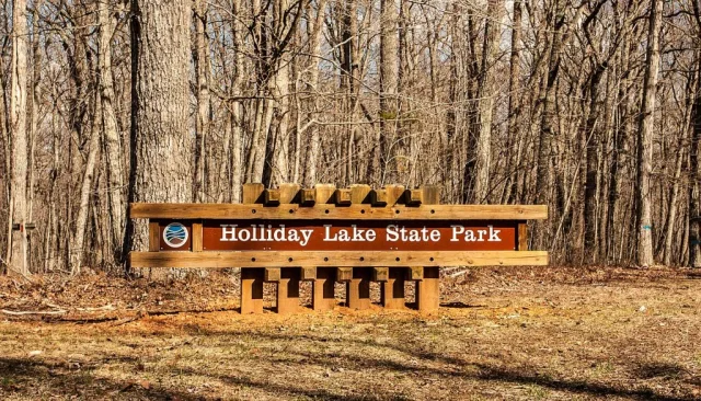Virginia Holliday Lake State Park Scene
