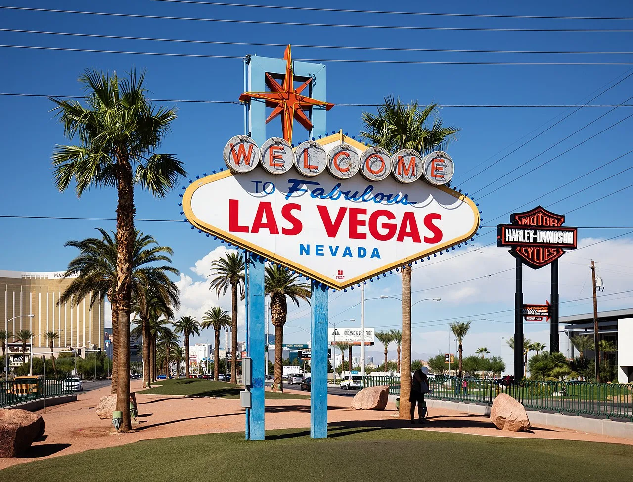A shot of the Las Vegas sign.